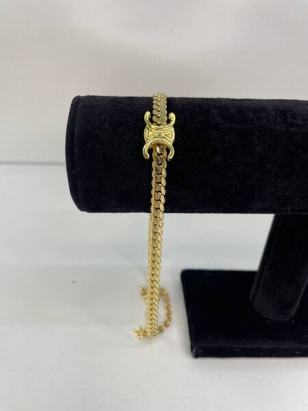 BRAZALETE DE ACERO CON DIJE DORADO
