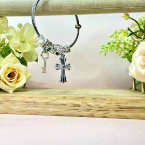 Pulsera Pandora cruz plateada