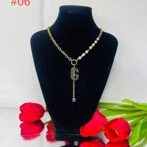 Cadena de acero dorada