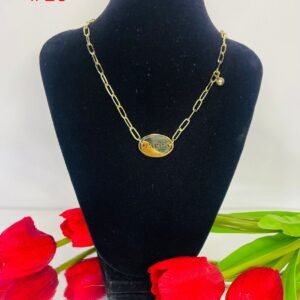 Cadena de acero dorada