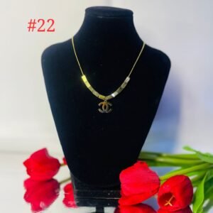 Cadena de acero dorada